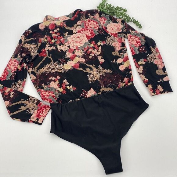 G.I.L.I Floral Jetsetter Cross-over Bodysuit Size XXS‎ / Runs Big - Picture 7 of 14